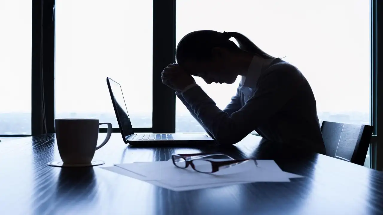 Workaholics Feel Worse Even While Working: Study